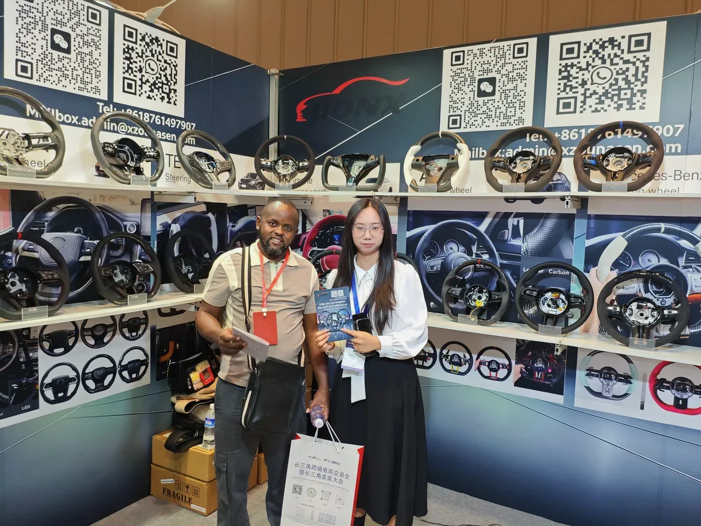 NIEVELT team meeting an overseas customer at an international trade show